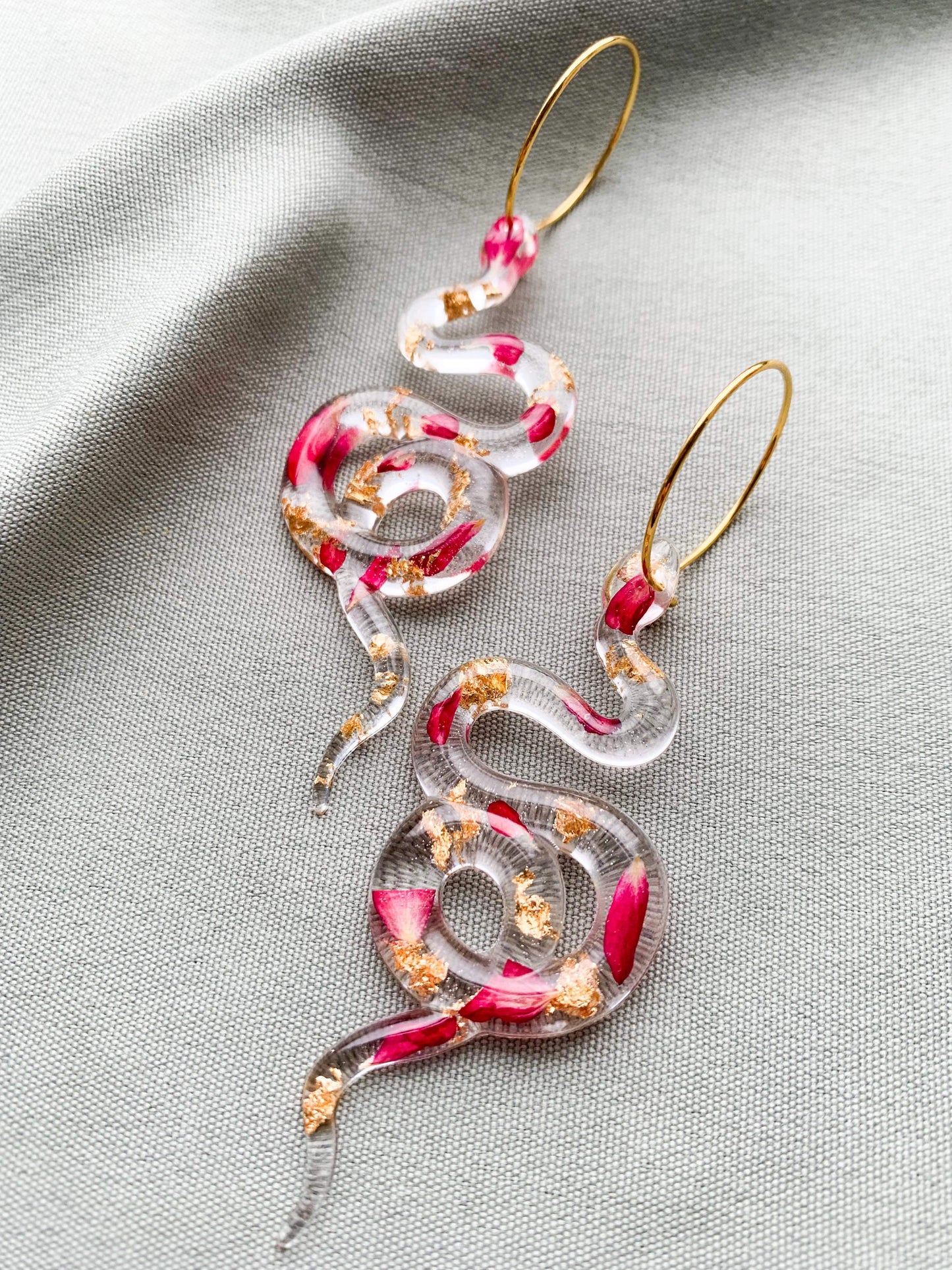 Serpentine Rose Gild Dangle